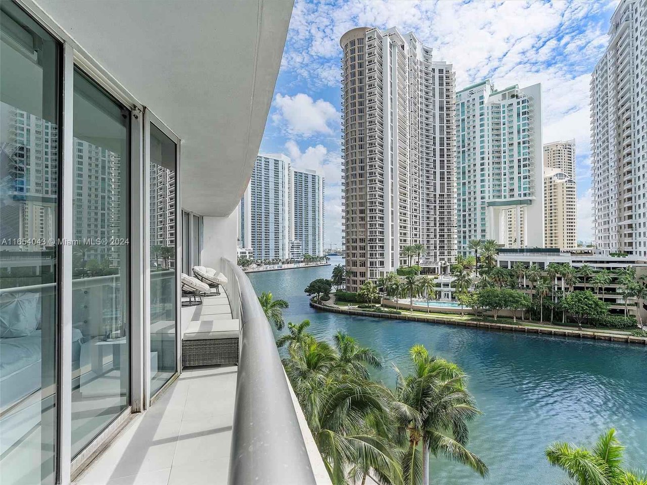 495 Brickell Ave Unit BAY707