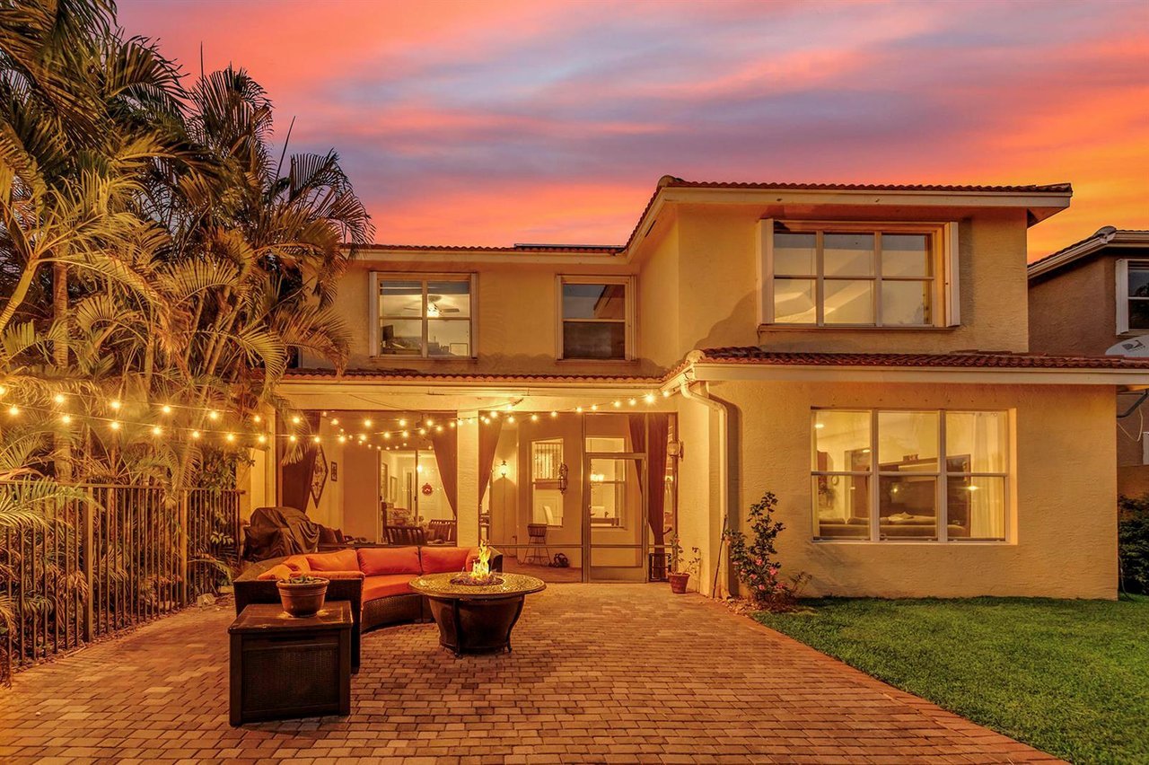 8864 Maple Hill Ct