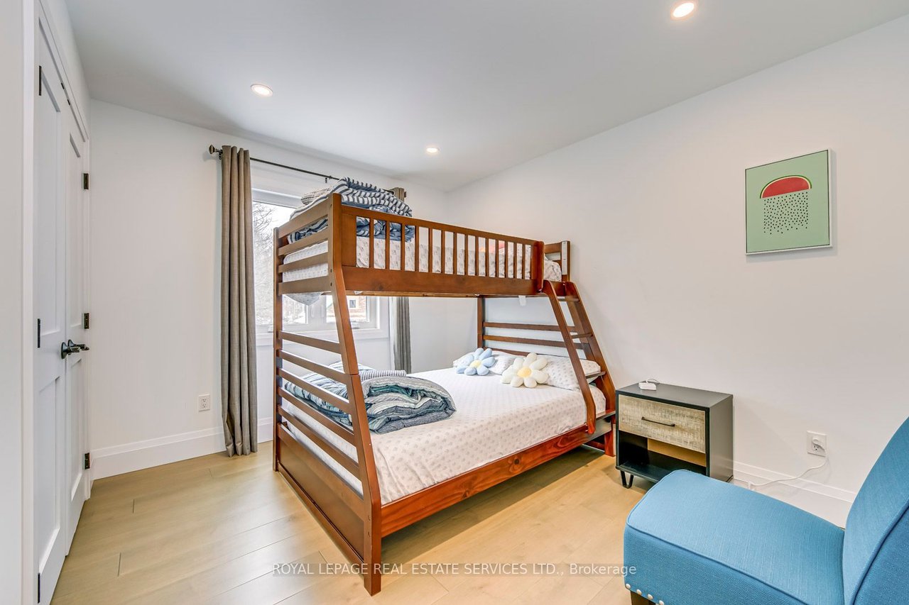 2 Couchiching Cres