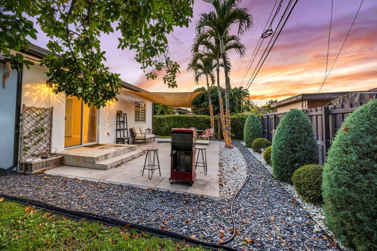 Convenient and Charming Coral Gables Retreat
