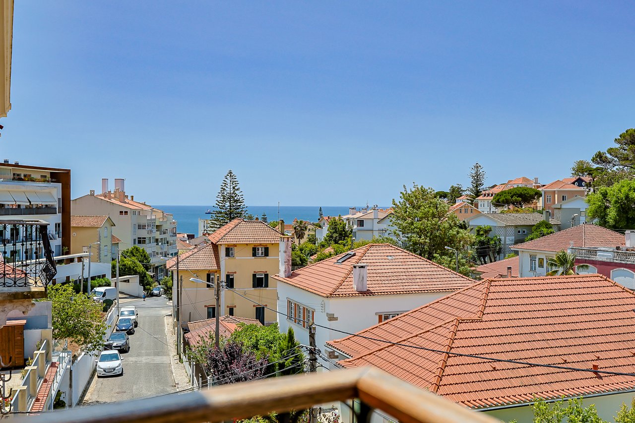 3-BDR Duplex with Sea View, Balcony & Private Lift in Monte Estoril
