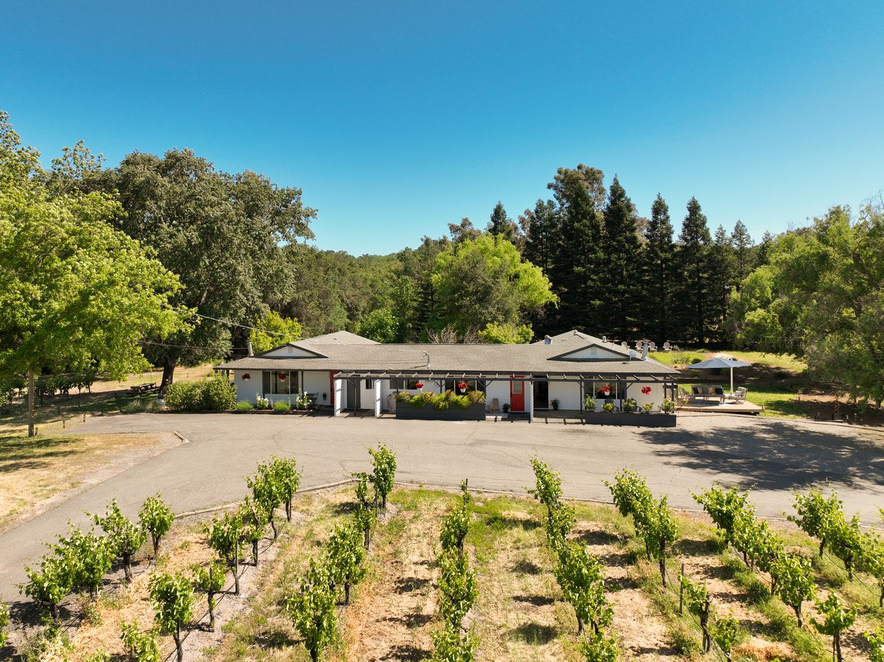 725 Lytton Station