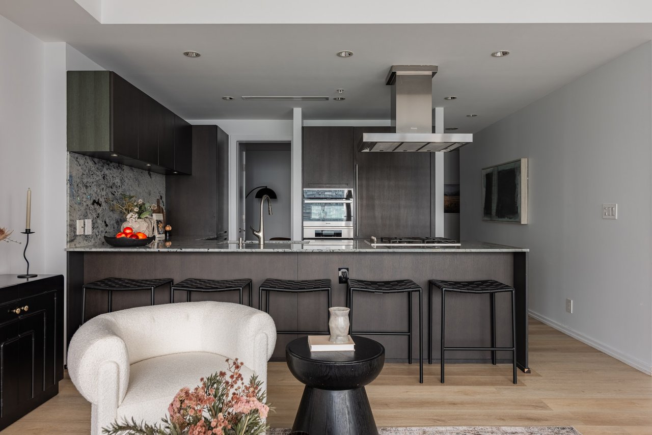 Suite 3203- 180 University Avenue