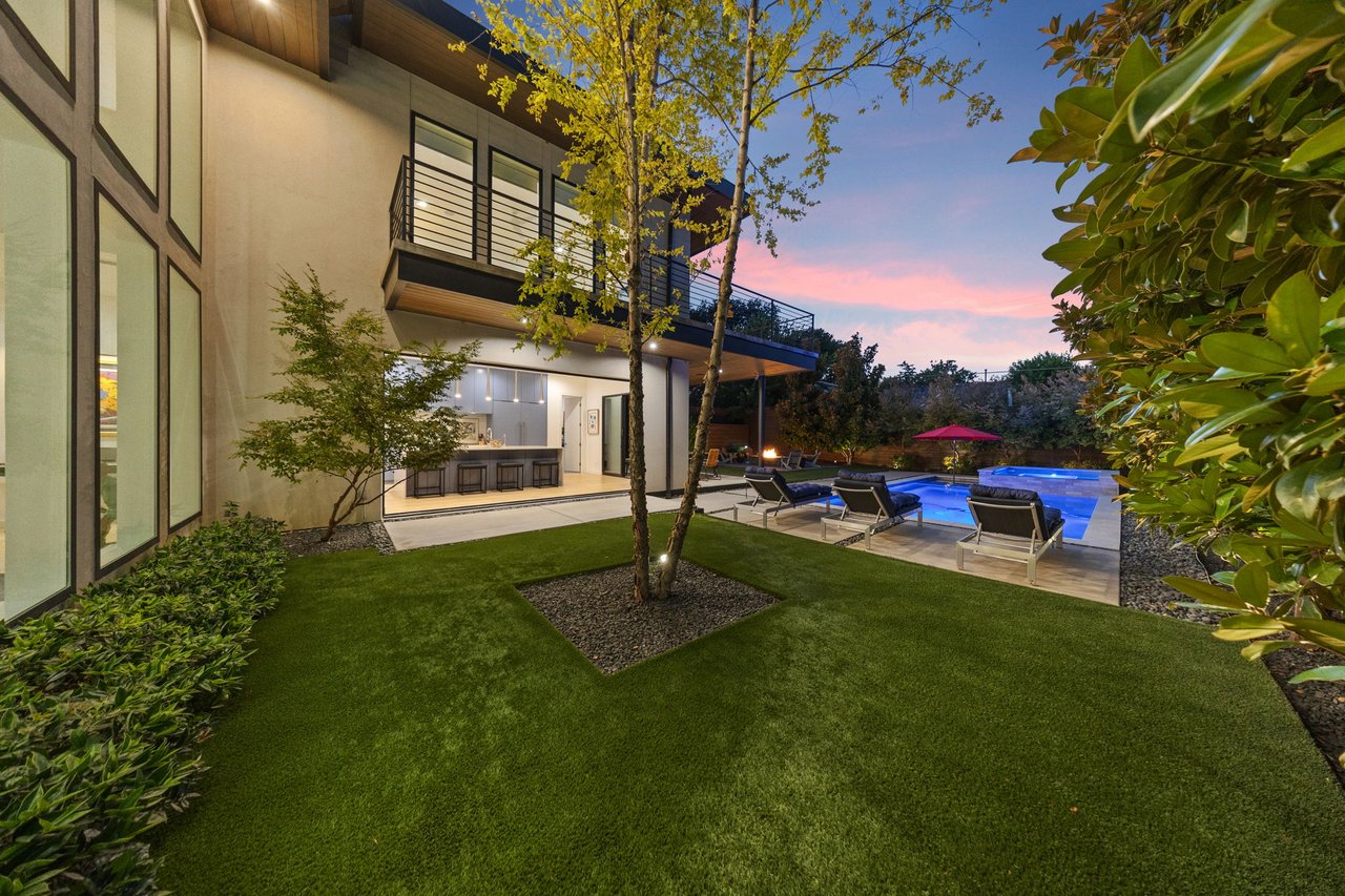 423 W Colorado Boulevard