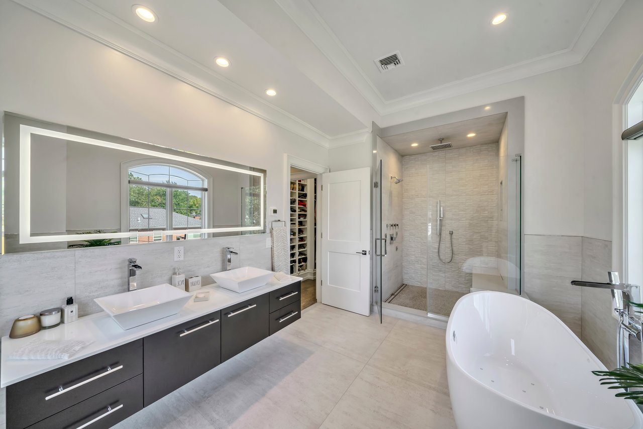 214 Forest Road