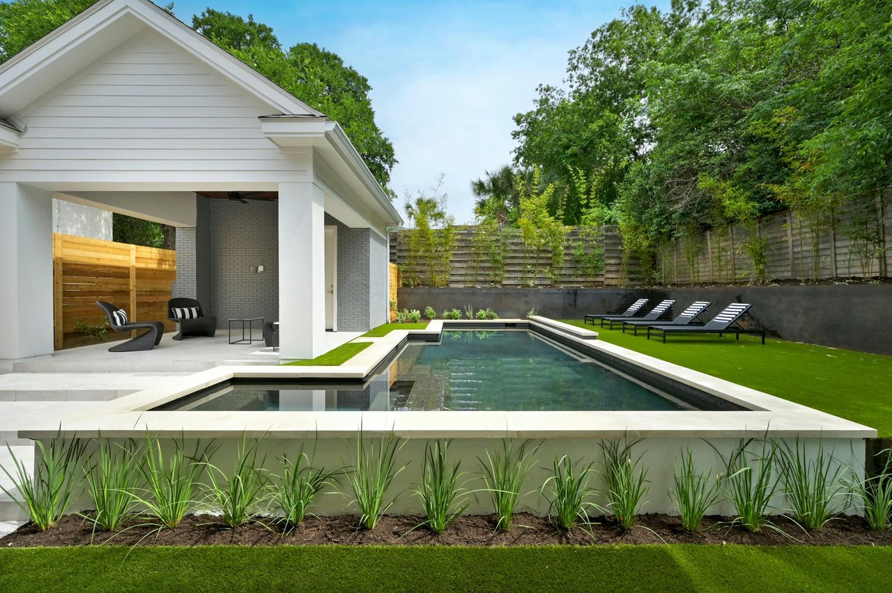2400 Bridle Path