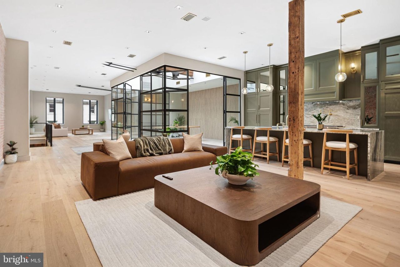 2017 Sansom St, Philadelphia, PA 19103