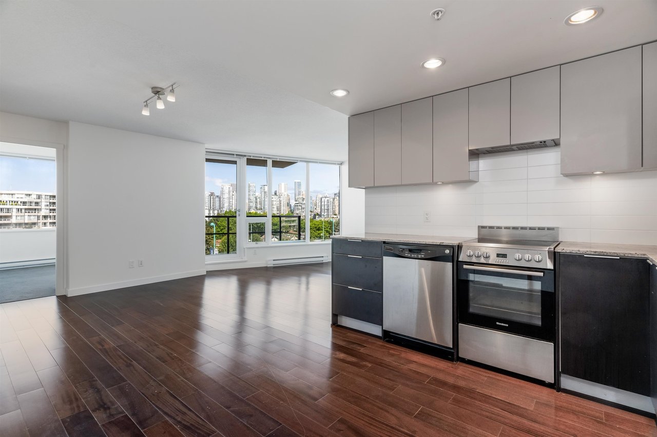 445 W 2nd Ave