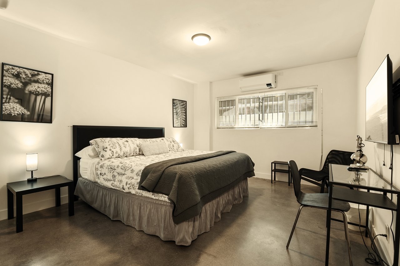 2609 Ocean Front Walk, Venice