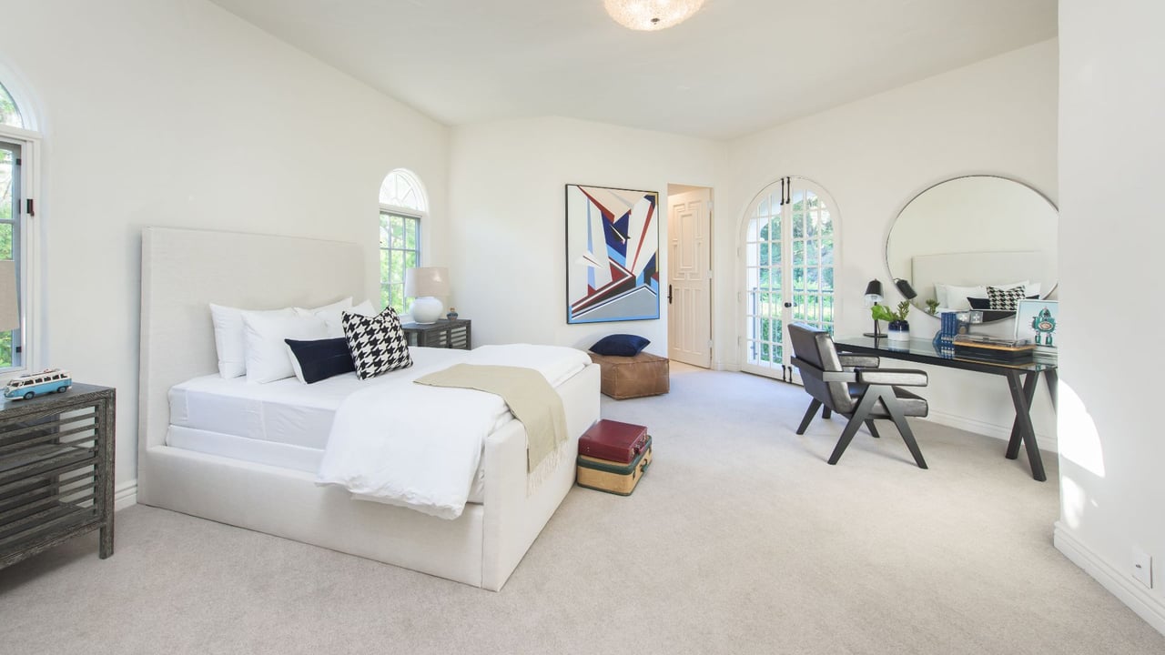 1275 Benedict Canyon Dr