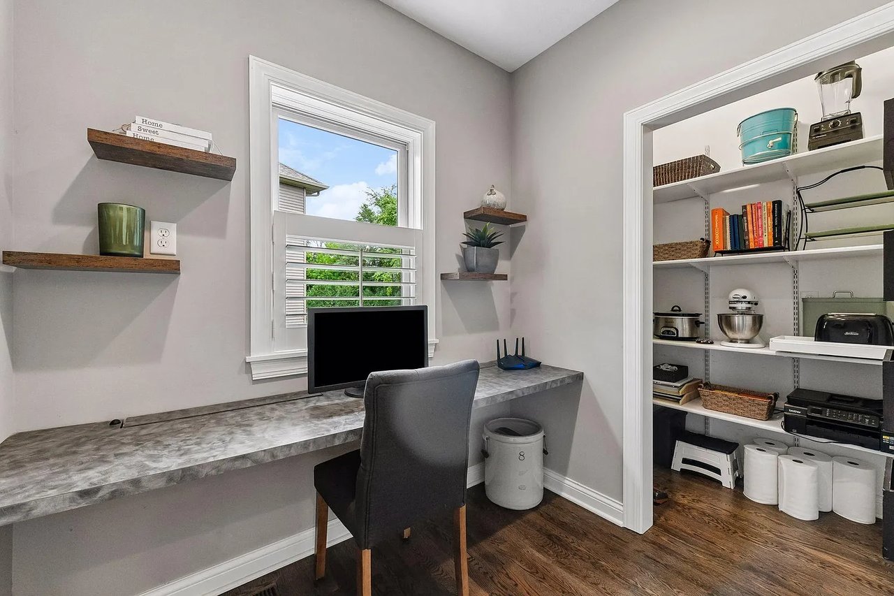 Stunning 2-Story in Springfield Community