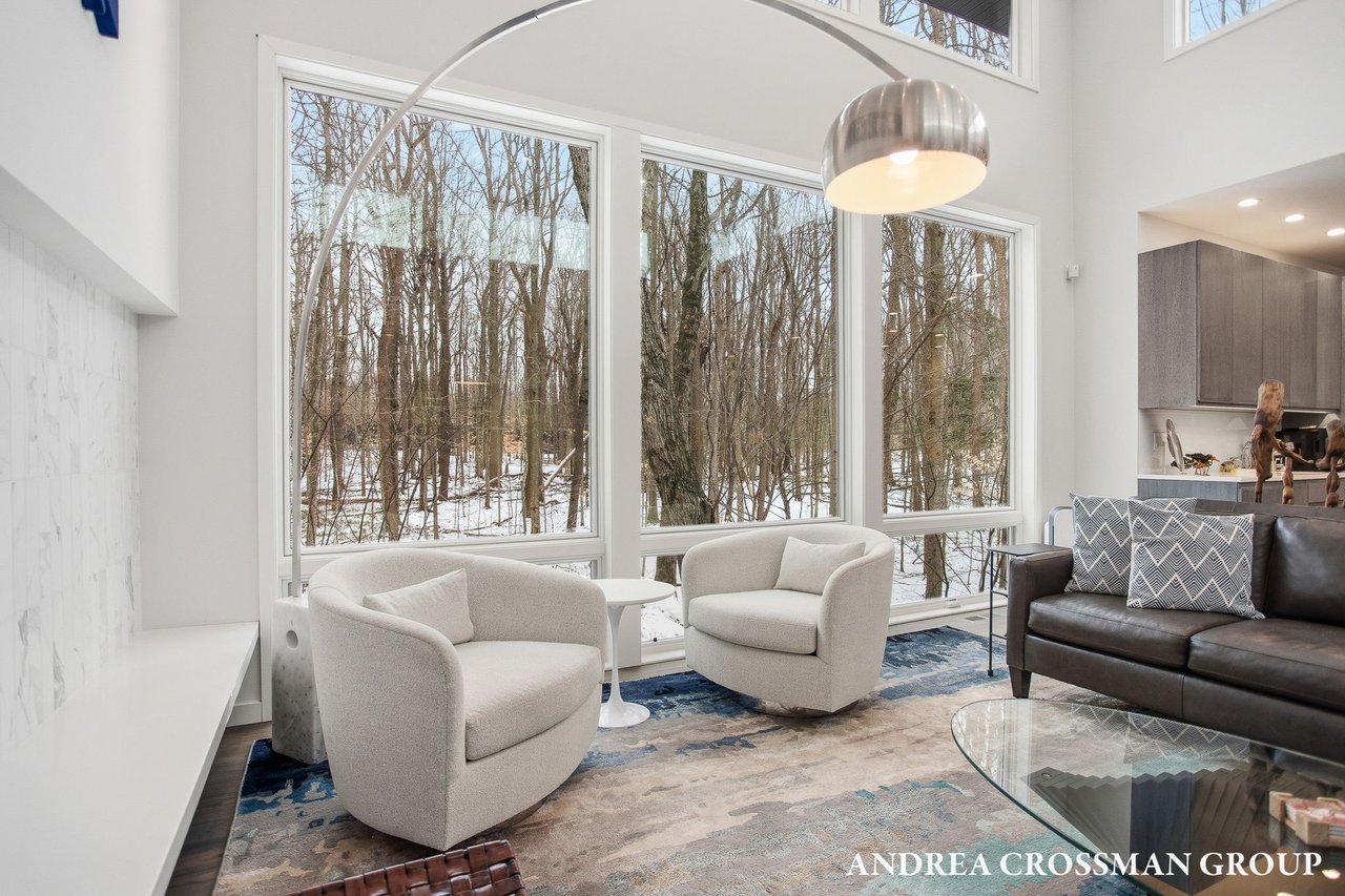 6919 Bendemeer Drive