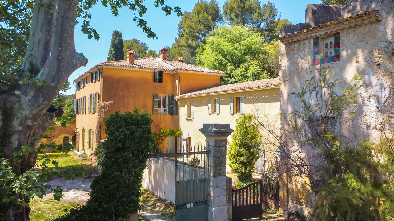 Farming estate and its 19th cenutry Bastide