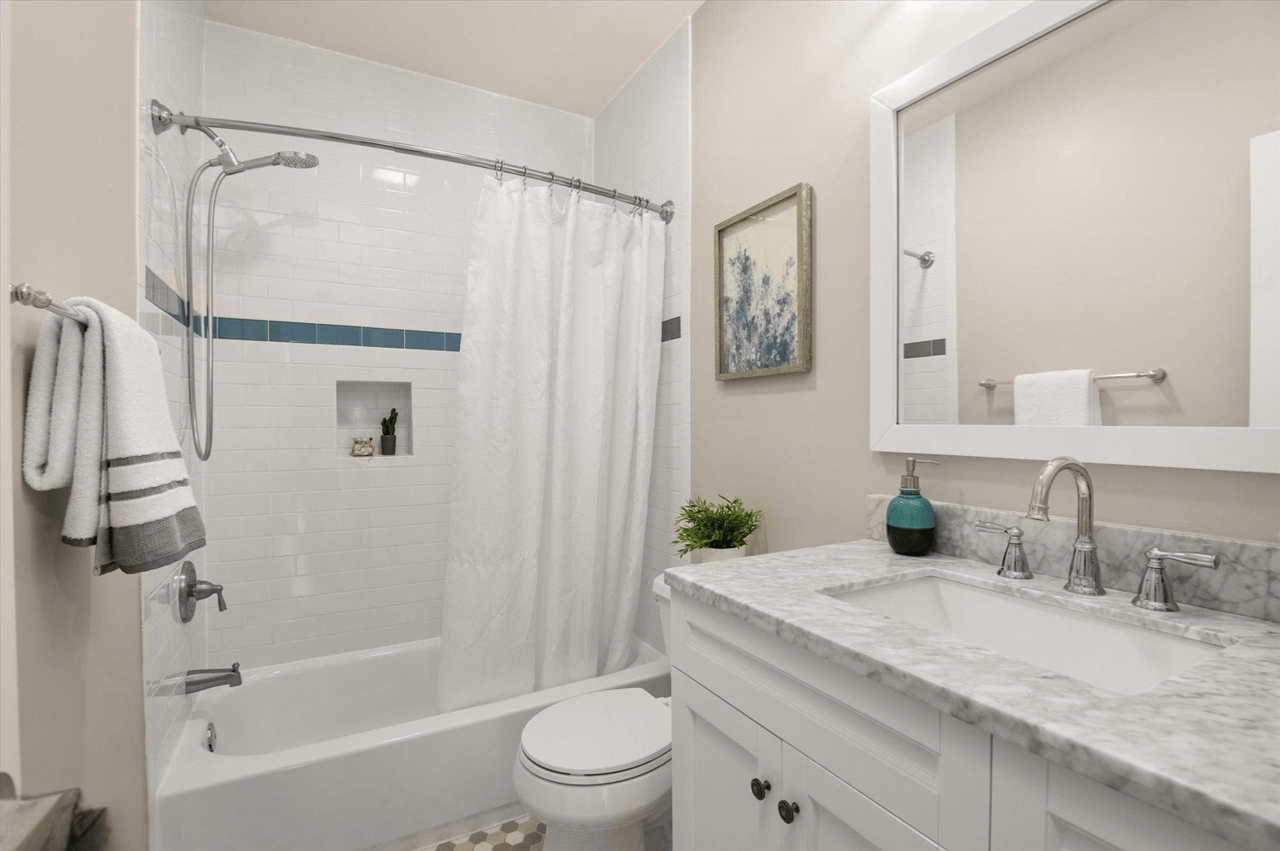 613 Longfellow St NW