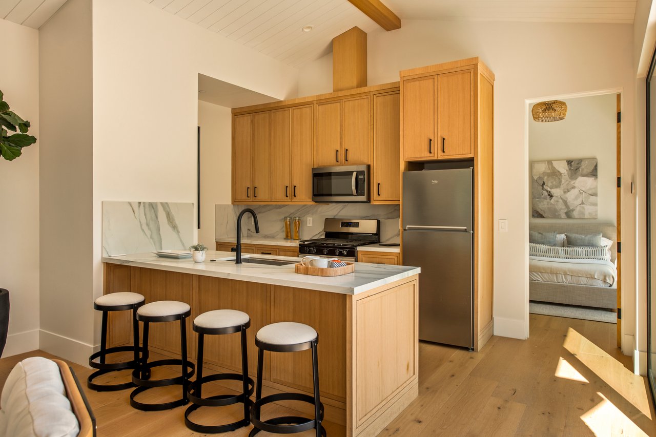 196 S Greenfield Ave, Westwood