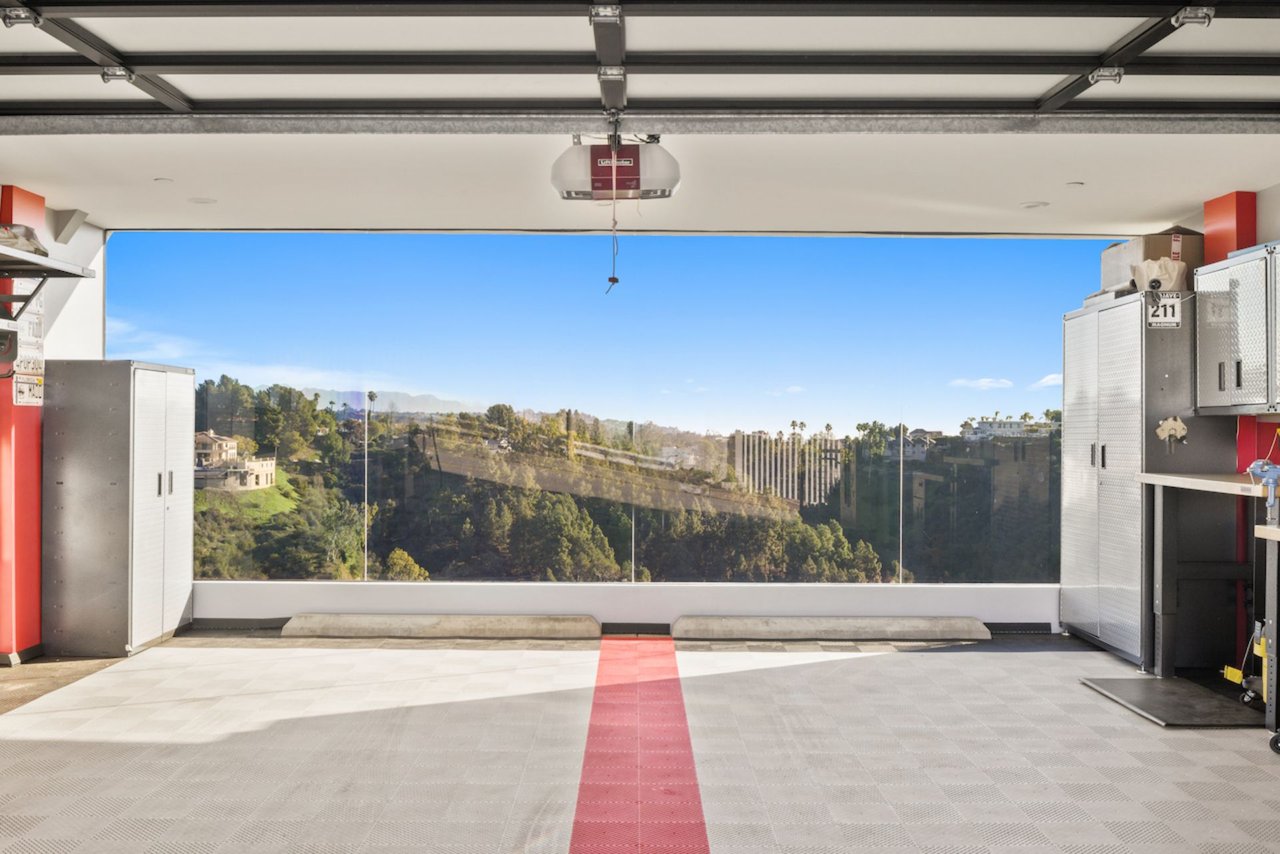 1208 Linda Flora Dr