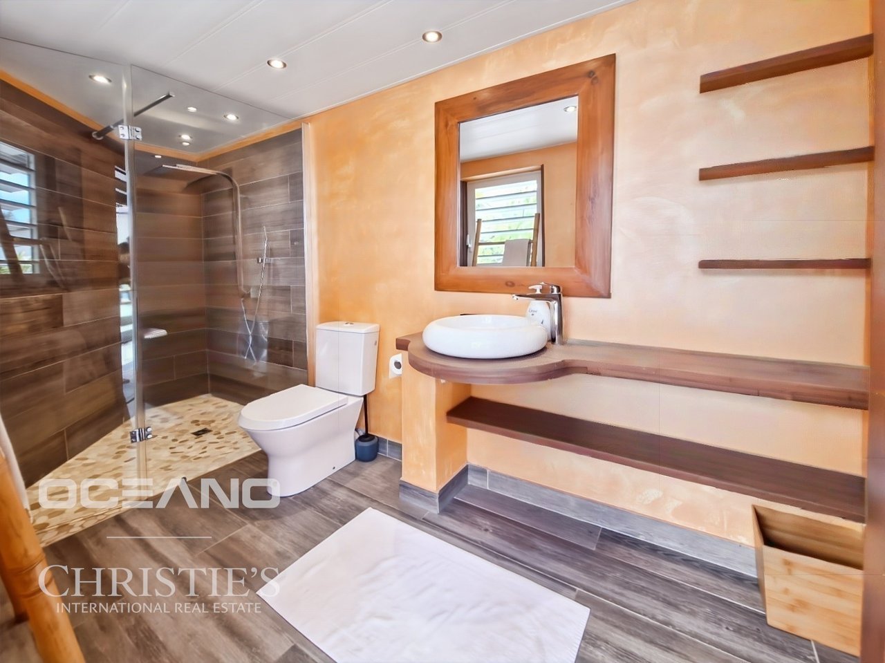 Magnificent sea-view villa + 3 bungalows