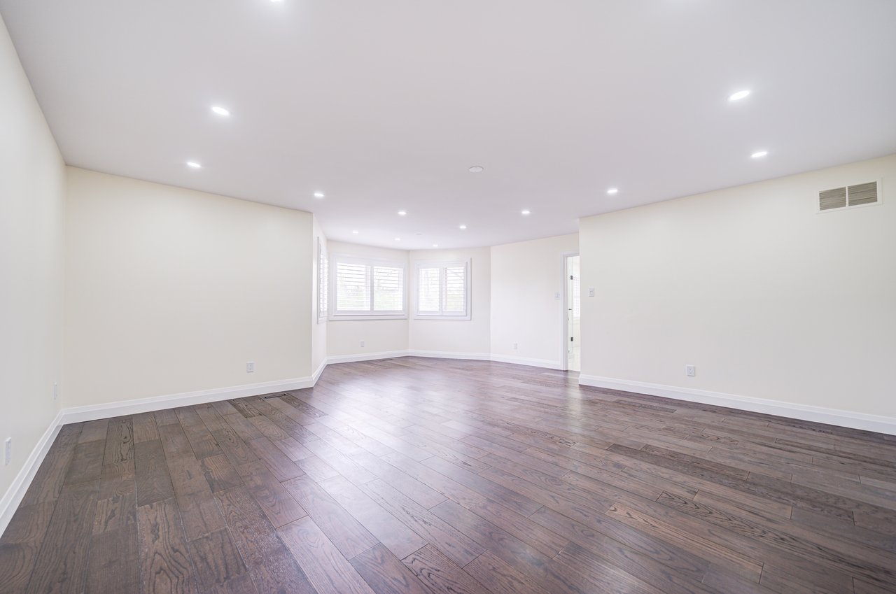 1126 Berkshire Crt