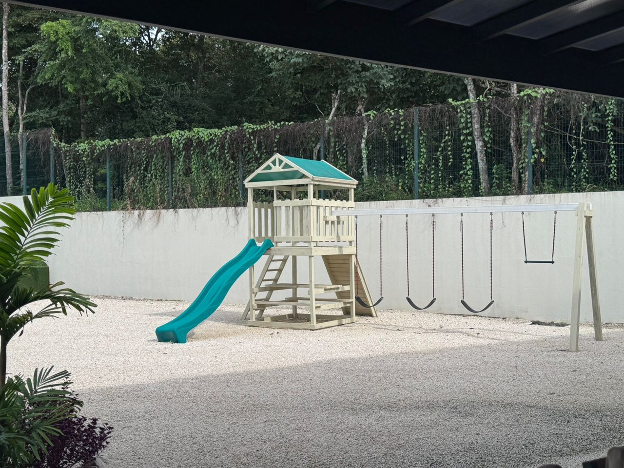 Turnkey Tropical-Modern 4BR Villa with Private Pool in Prestigious Hacienda Pinilla