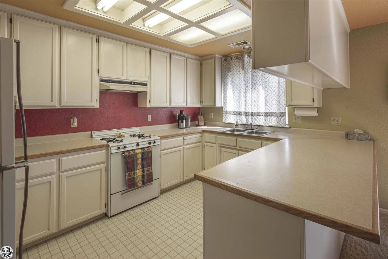 24351 Canyon View Dr