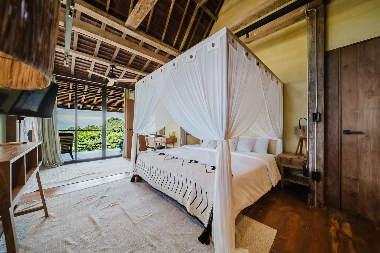 Casa Java – Newly Built Luxury Jungle Estate Near Playa La Vaca