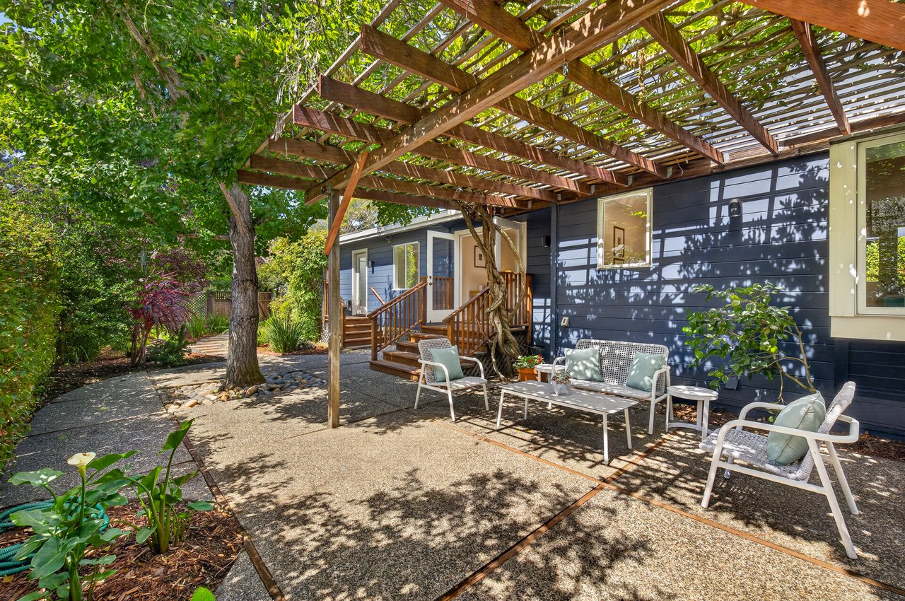 82 Shady Lane, Ross