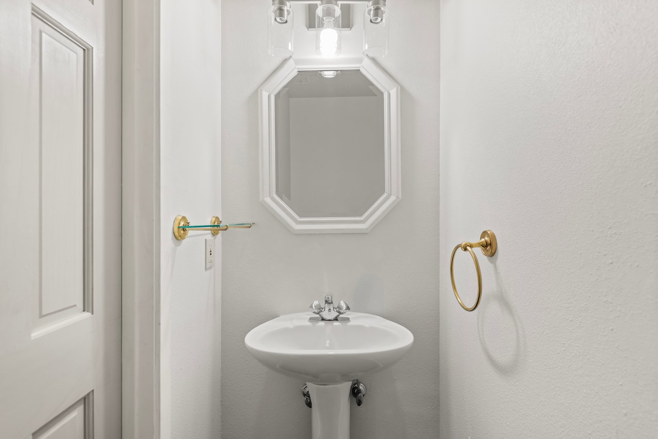 Bright Aspen Townhome: Steps from Culture, Slopes & Transit