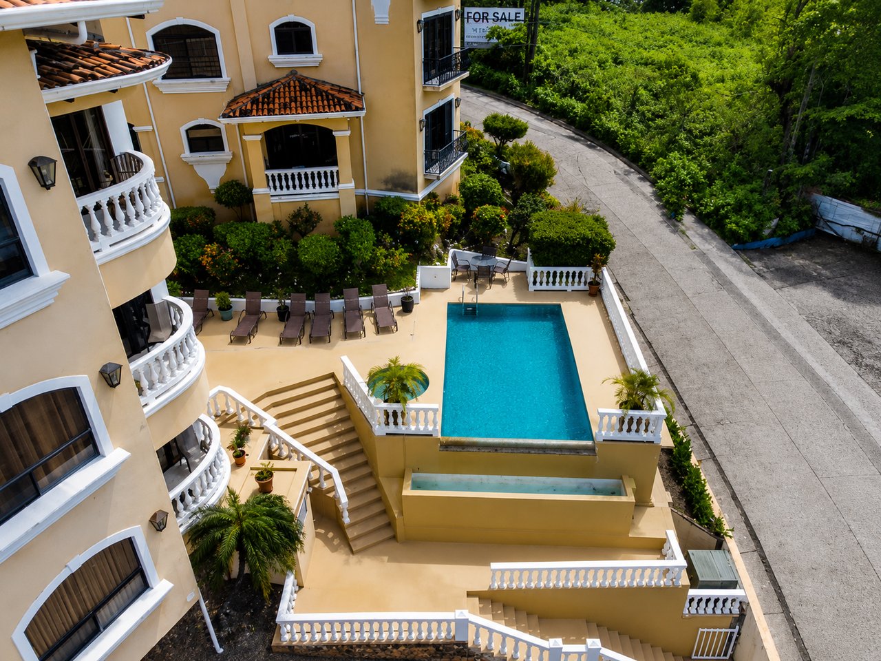 Flamingo Marina Real 11 – Move-in Ready Condo Steps from Flamingo Beach   