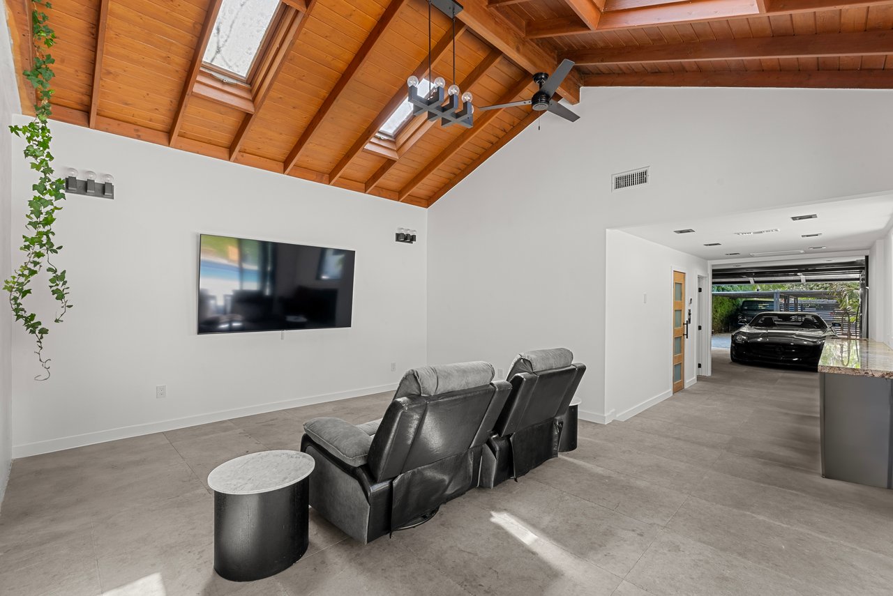 1750 N Beverly Glen Blvd