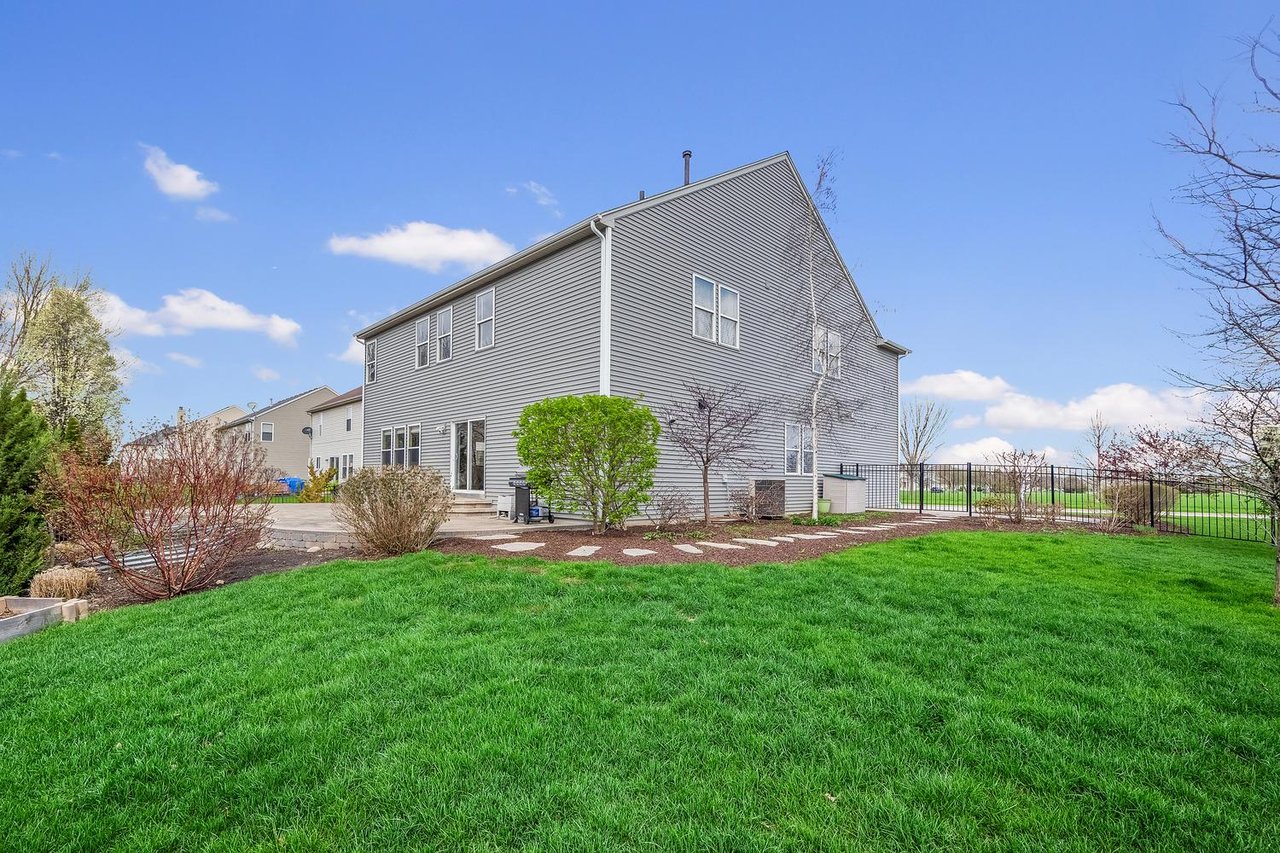 1234 Blackberry Creek Dr, Elburn IL – Updated Home with Space, Style, and a Prime Location