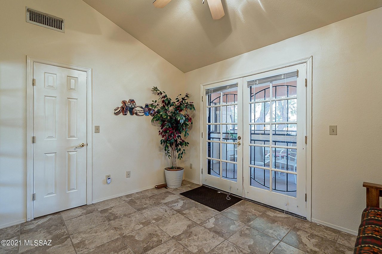 217 E Horizon Cir
