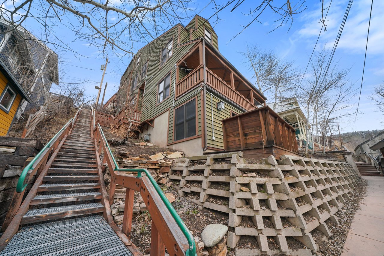 361 Ontario Ave