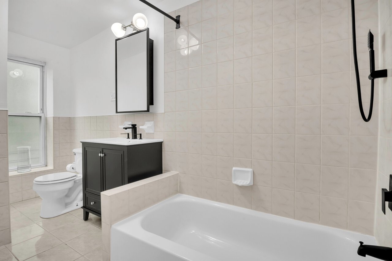 545 Quincy Street Unit: 3