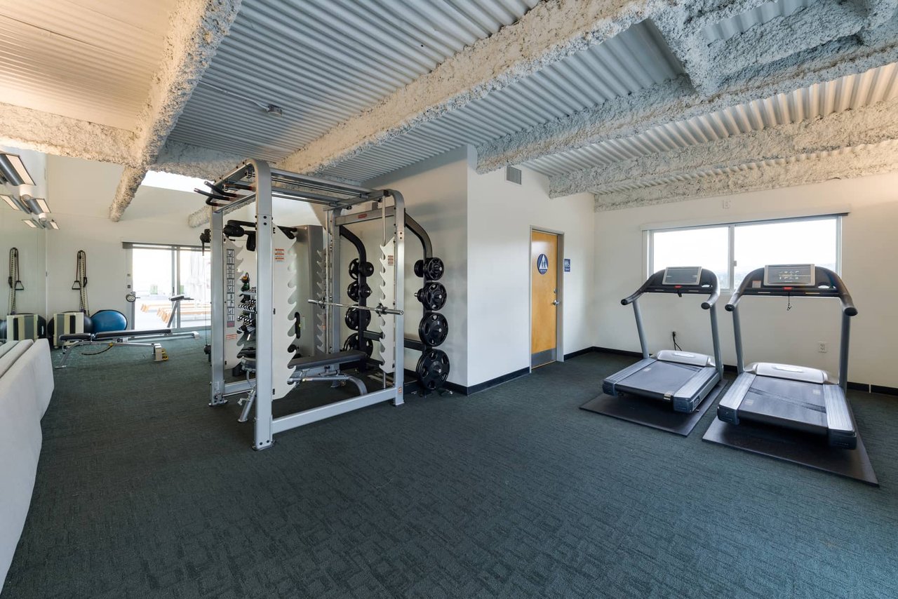 Prestigious Plaza Towers | 5-Star Amenities - Full Service Building