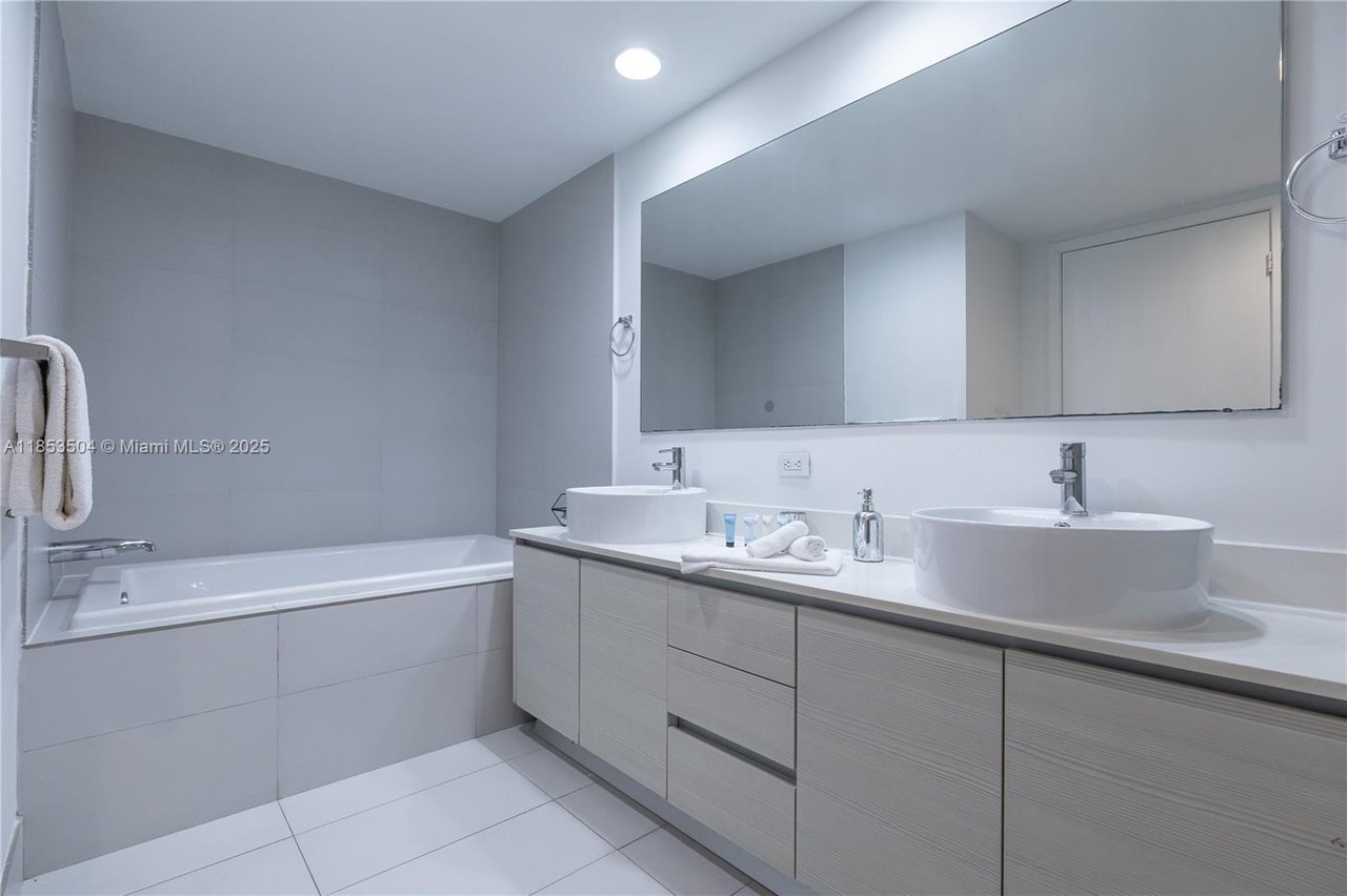 2600 E Hallandale Beach Blvd #2502