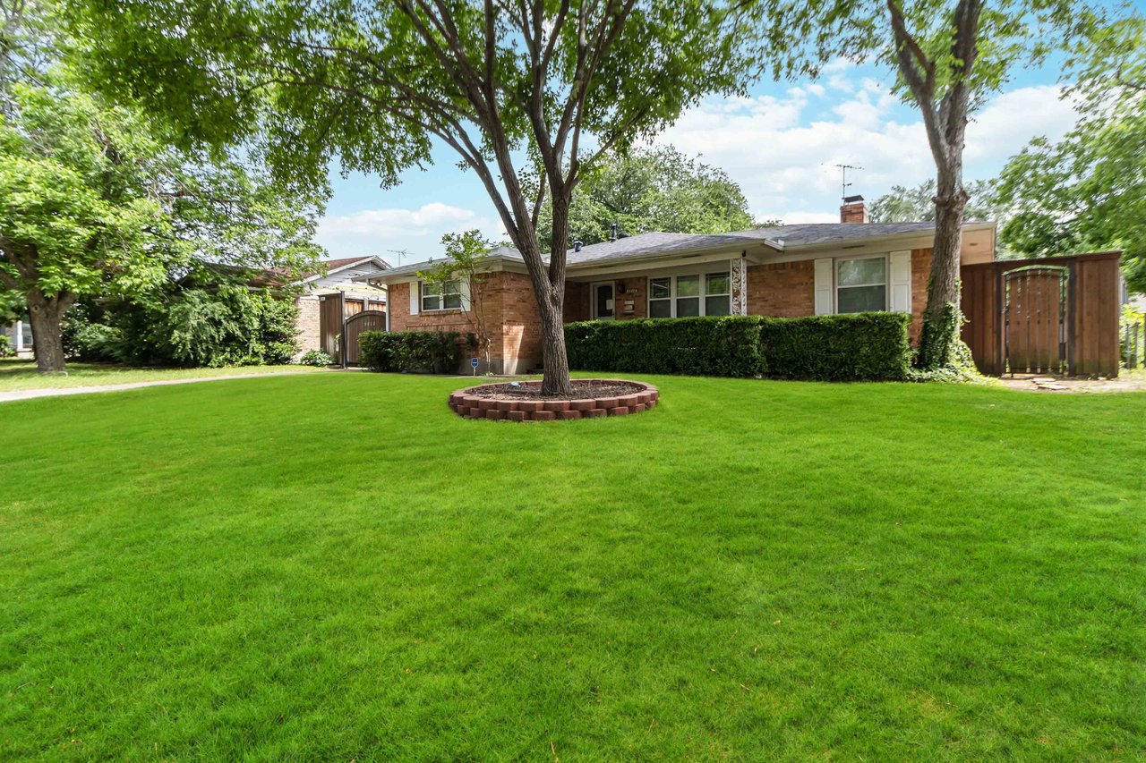 5818 Meadowick Dr