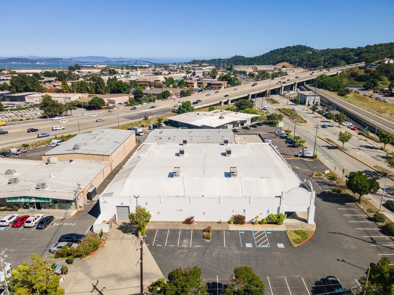 Retail Building For Lease 