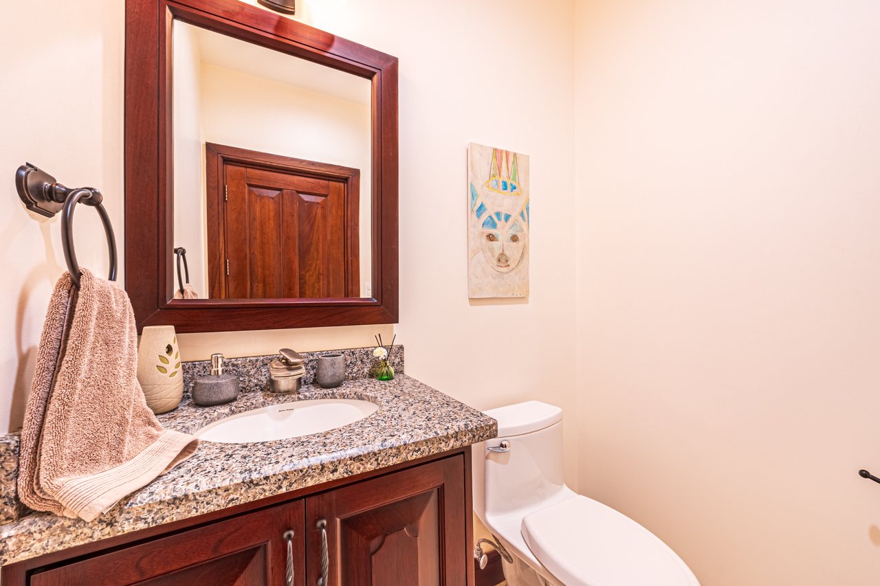 Nido Escondido, Playa Dominical