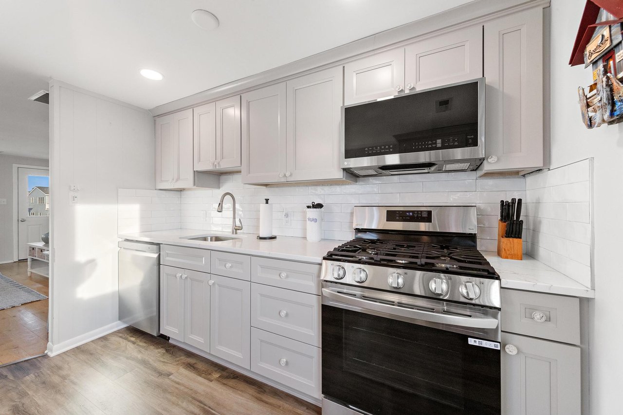 216 Taylor Ave, 2nd Floor Unit