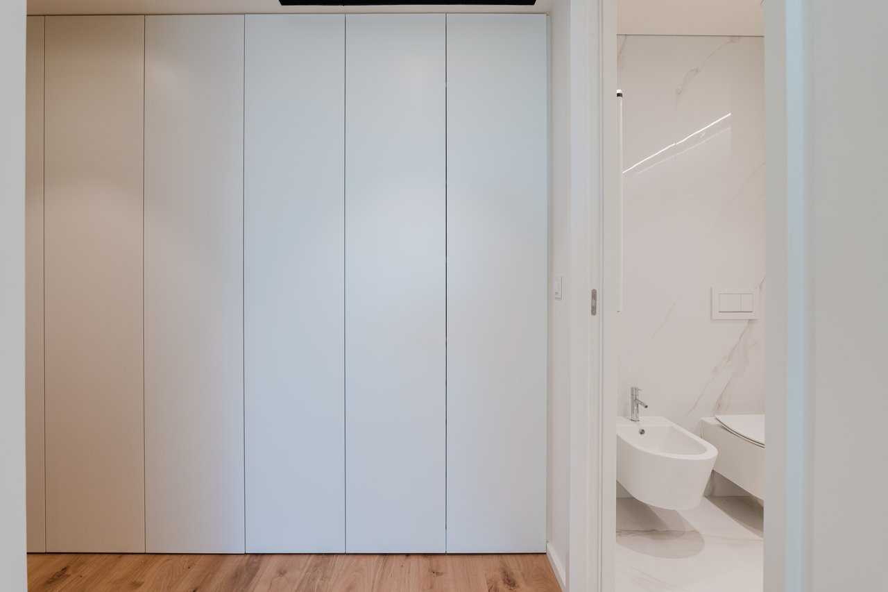 Luxurious 4-Bedroom Sea-View Apartment with Expansive Terrace and Parking in Vila Nova de Gaia