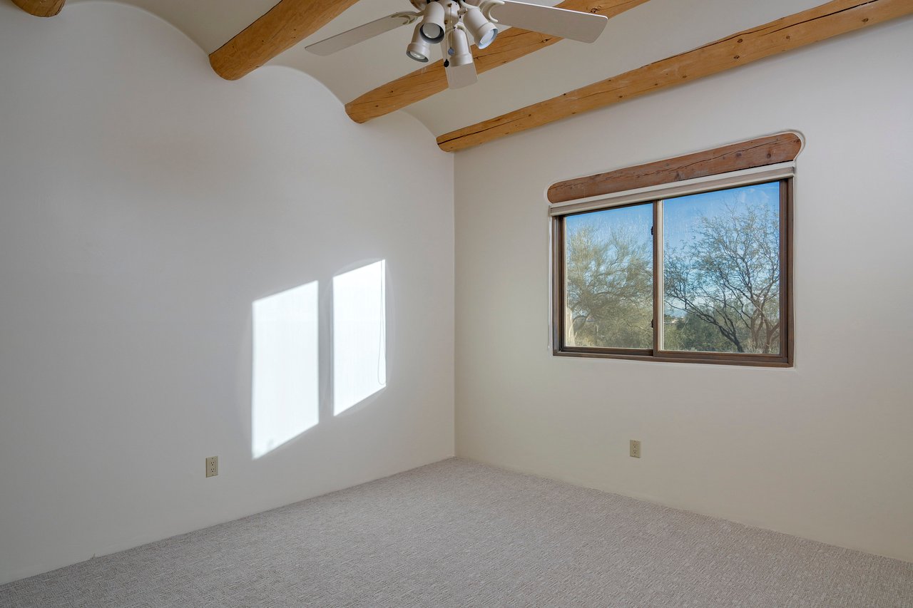 5115 N Corte De Catalonia