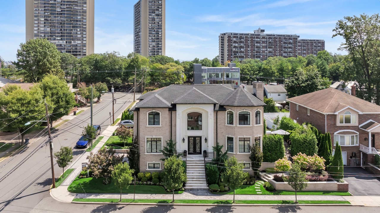 214 Forest Road