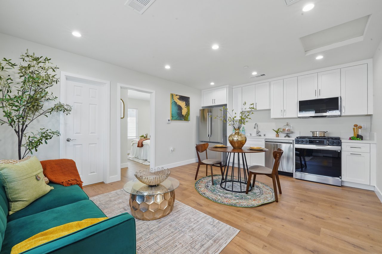 4 Units in North Hollywood