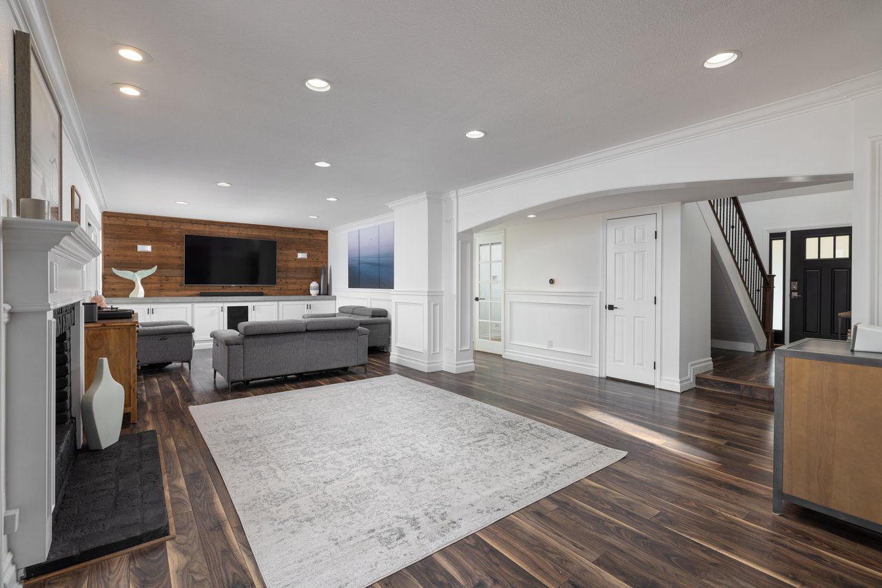 23965 Carrillo Dr