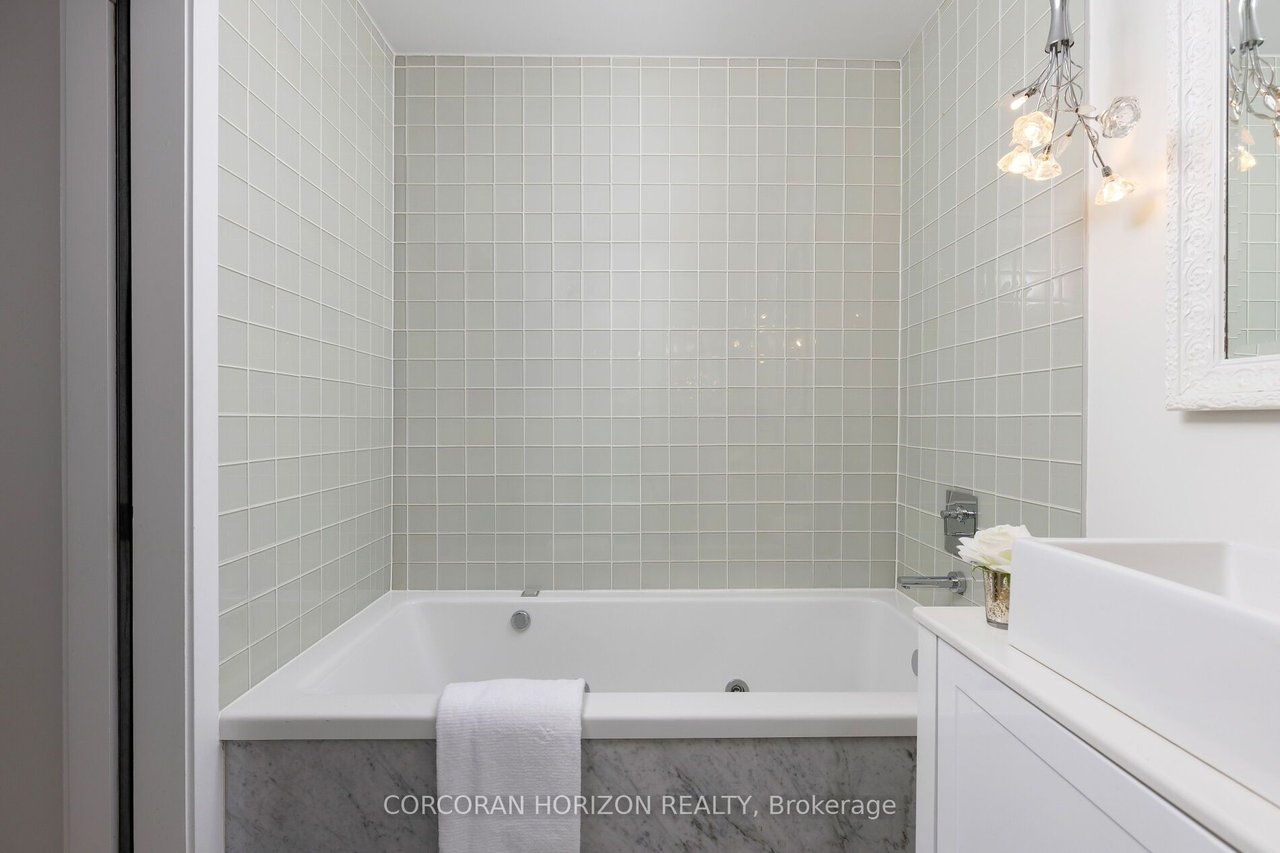 QUEEN ST W PENTHOUSE
