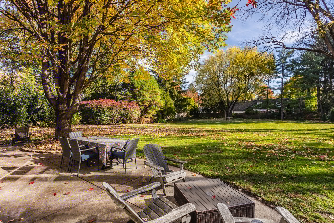 8045 Broadway Street