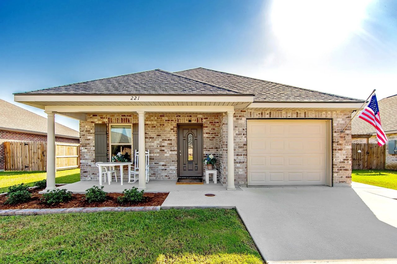 221 Darwen Dr