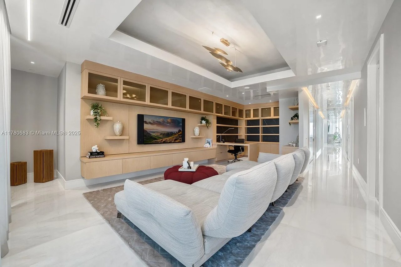 17975 Collins Ave #N701