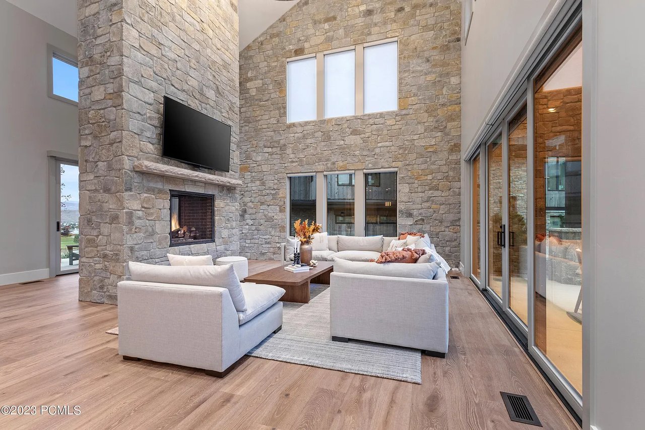 2381 E Copper Belt Way