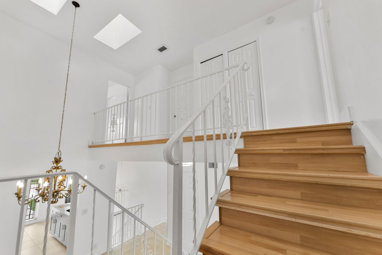 1194 Hillsboro Mile, Unit 72